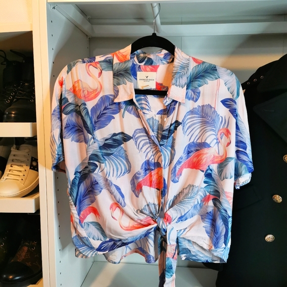 American Eagle Outfitters Tops - 🦩AE flamingo cropped knot shirt M